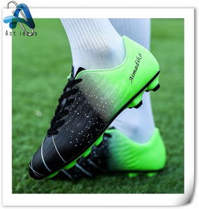 China Outdoor Football Shoes Sport Men Soccer Shoes for Sale
