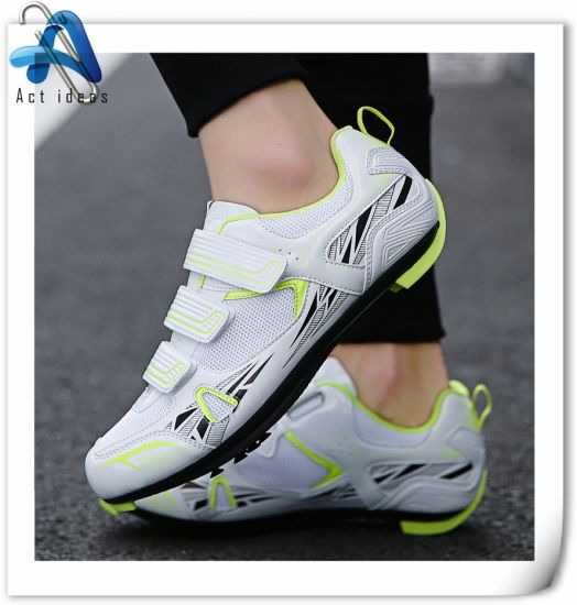 New Style Wholesale Comfortable Lightweight Men′s Football Soccer Shoes